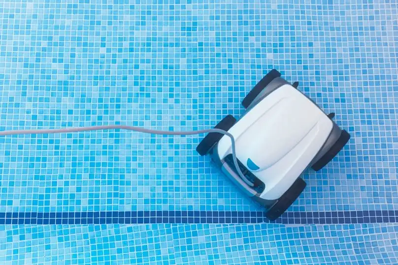 How Does a Swimming Pool Vacuum Work? A Practical Guide for Florida Homeowners