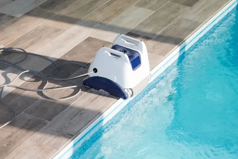 Best Pool Vacuum Robots: Top Choices & Cleaning Tips for Your Pool